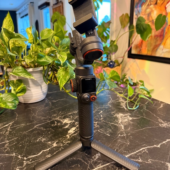 Hohem M7 Gimbal Tripod - Picture 1 of 2